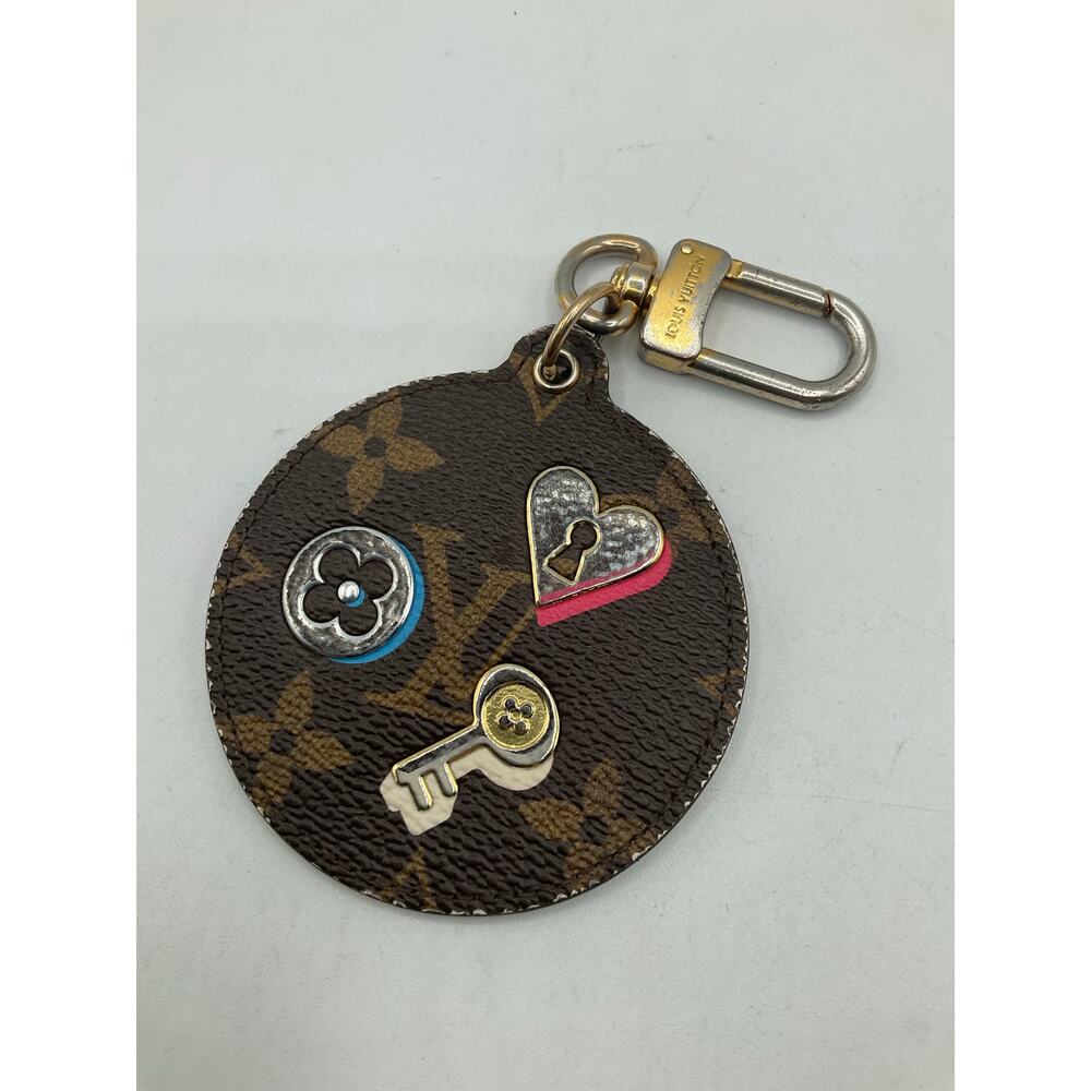 Pre-Owned Louis Vuitton Keychain- about 2.5 inch circle, Brown/Pink - Picture 4 of 4